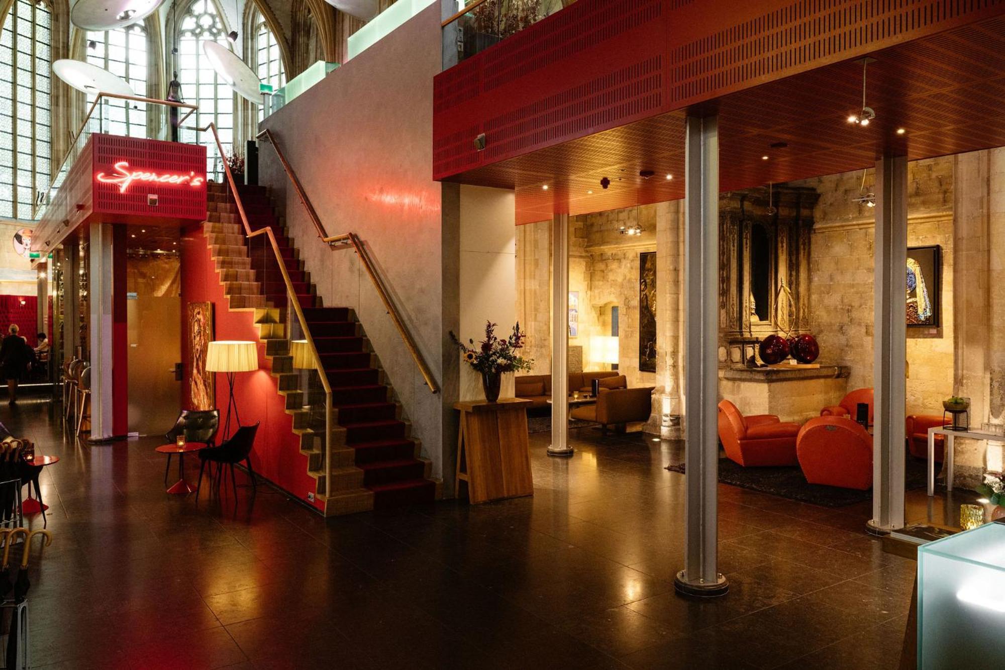 Kruisherenhotel Maastricht - Oostwegel Collection, Member Of Design Hotels Eksteriør bilde The interior of the hotel