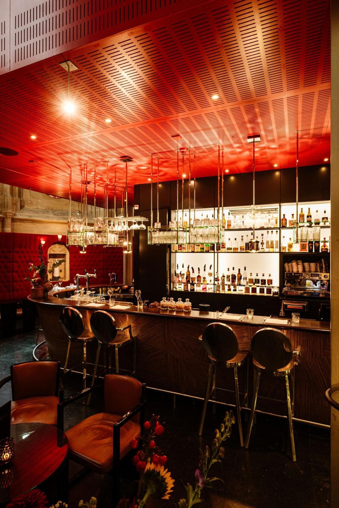 Kruisherenhotel Maastricht - Oostwegel Collection, Member Of Design Hotels Eksteriør bilde The bar at the restaurant
