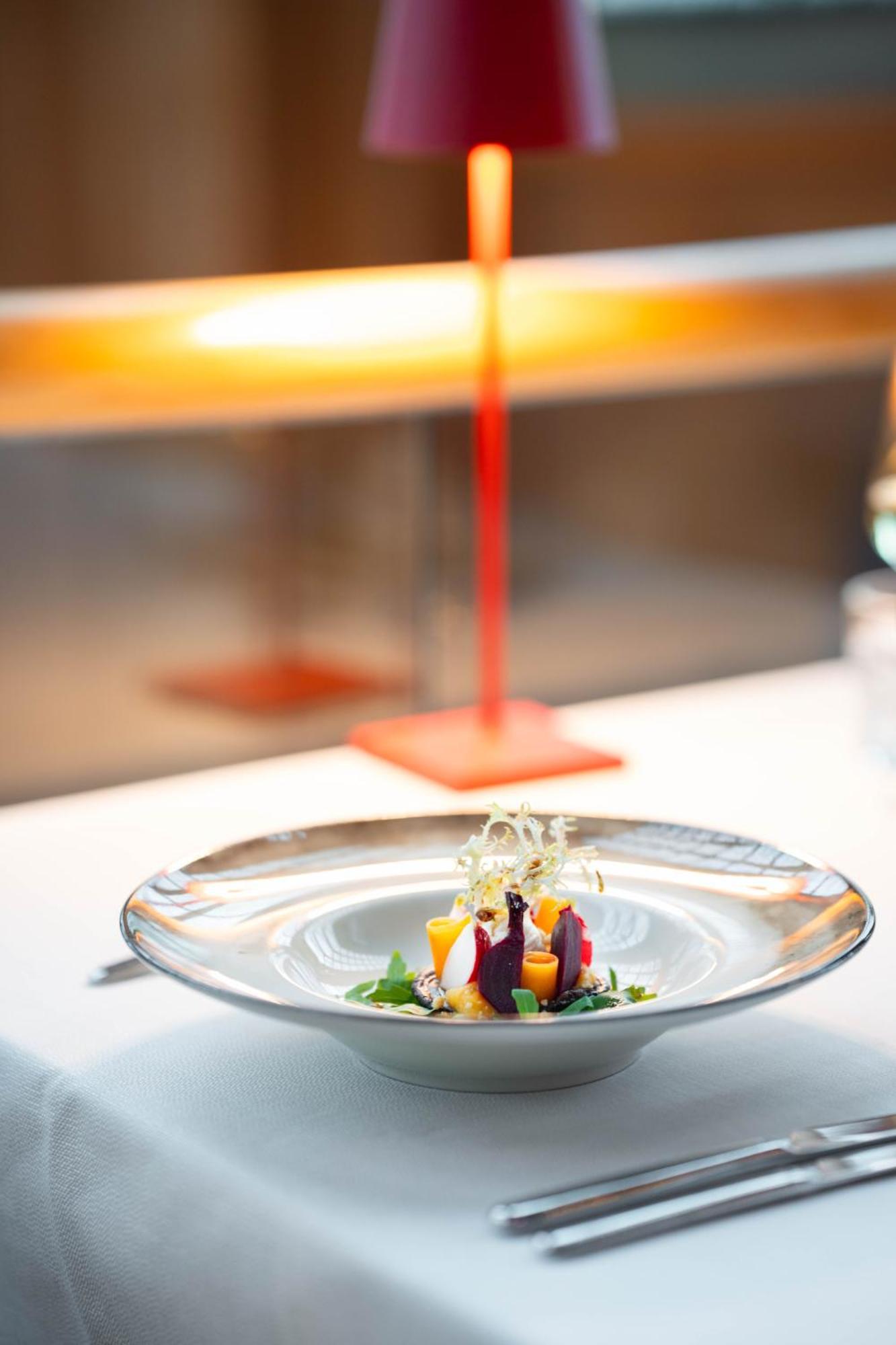 Kruisherenhotel Maastricht - Oostwegel Collection, Member Of Design Hotels Eksteriør bilde A dish at the restaurant