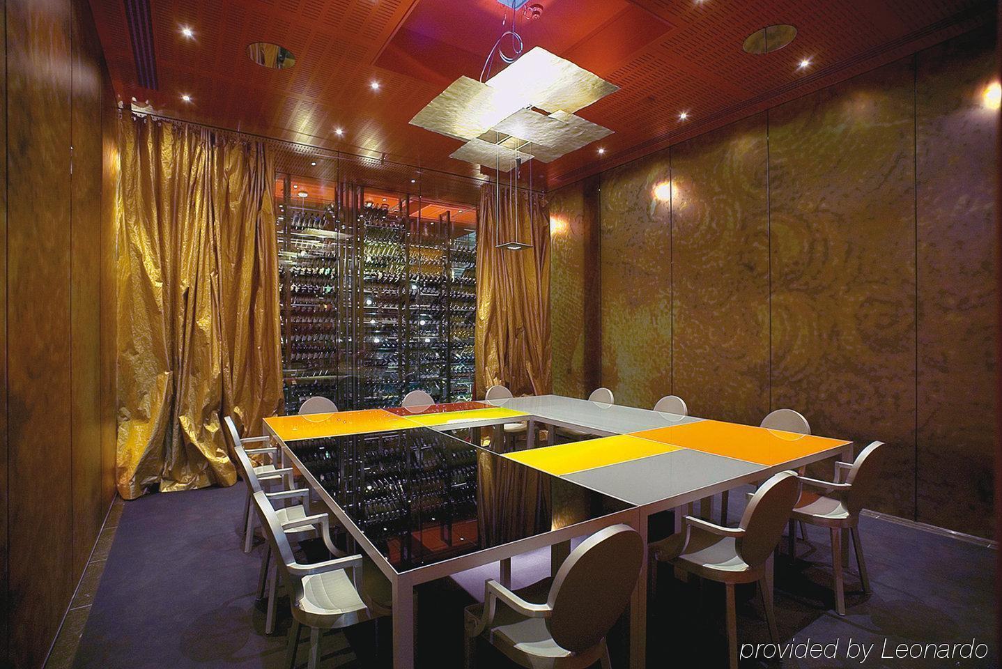 Kruisherenhotel Maastricht - Oostwegel Collection, Member Of Design Hotels Eksteriør bilde Wine room