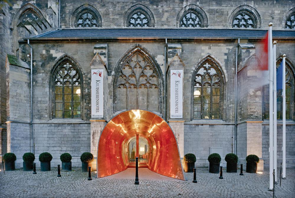 Kruisherenhotel Maastricht - Oostwegel Collection, Member Of Design Hotels Eksteriør bilde The entrance of the museum
