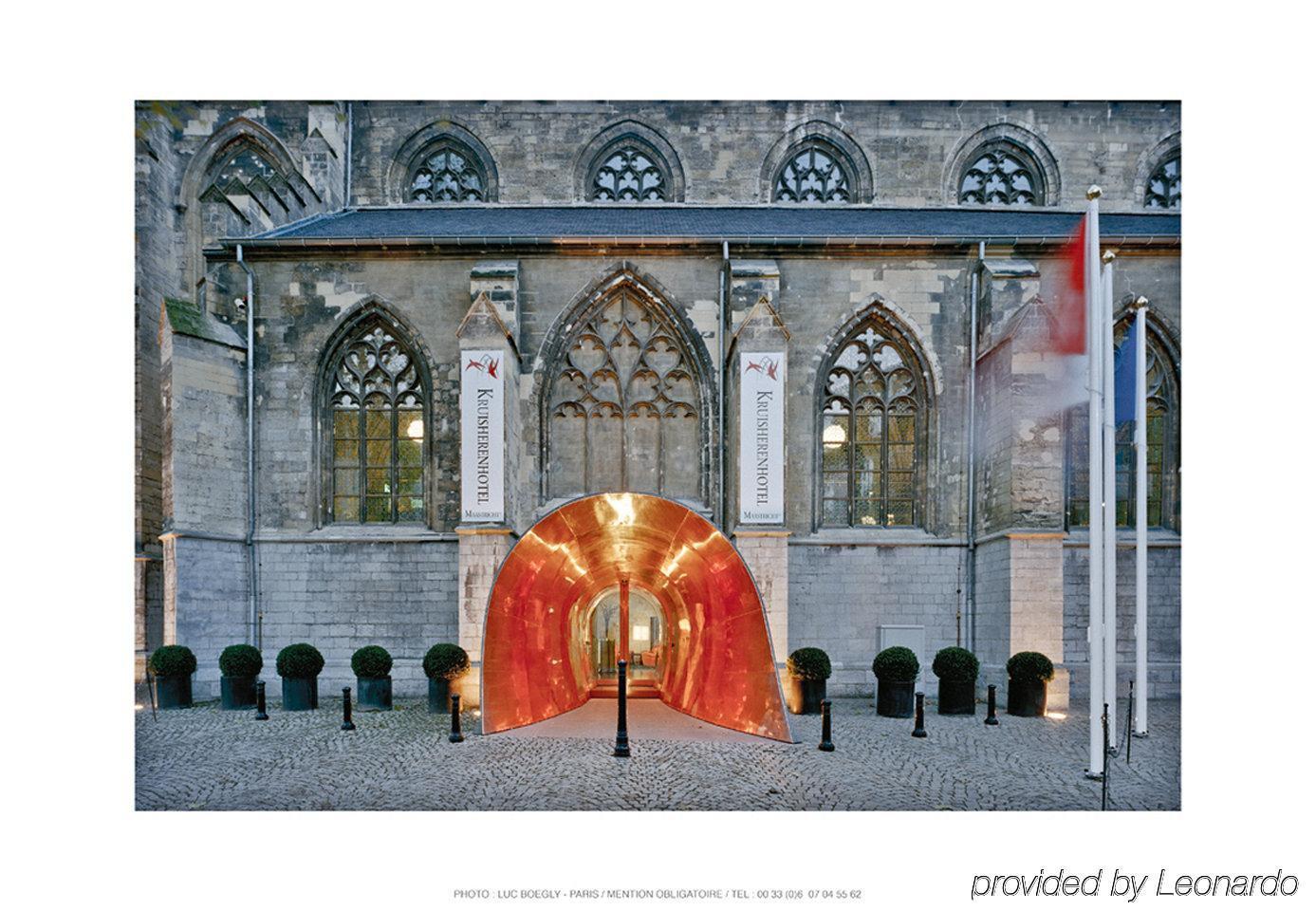Kruisherenhotel Maastricht - Oostwegel Collection, Member Of Design Hotels Eksteriør bilde The entrance to the museum