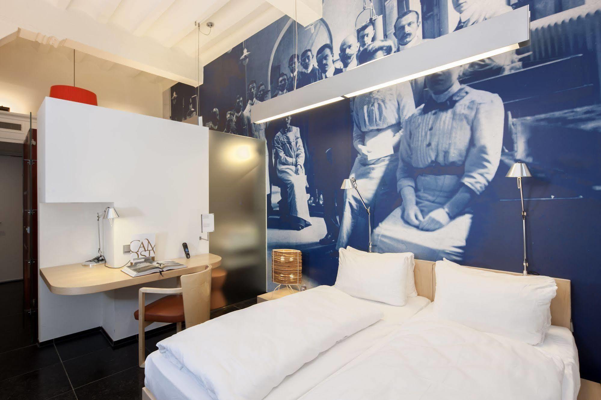 Kruisherenhotel Maastricht - Oostwegel Collection, Member Of Design Hotels Eksteriør bilde A typical room at the hotel