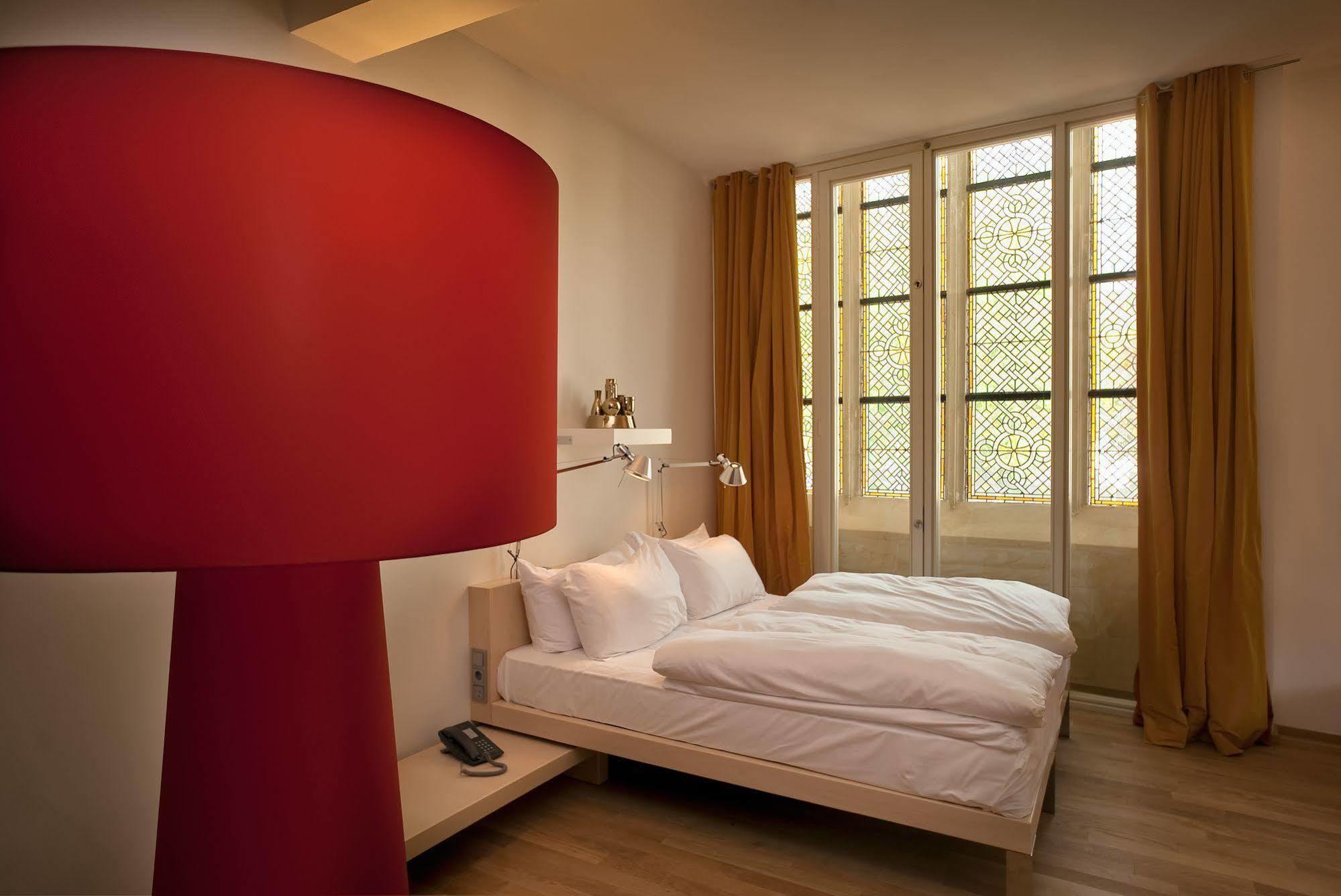 Kruisherenhotel Maastricht - Oostwegel Collection, Member Of Design Hotels Eksteriør bilde A room at the Hotel de Ligne