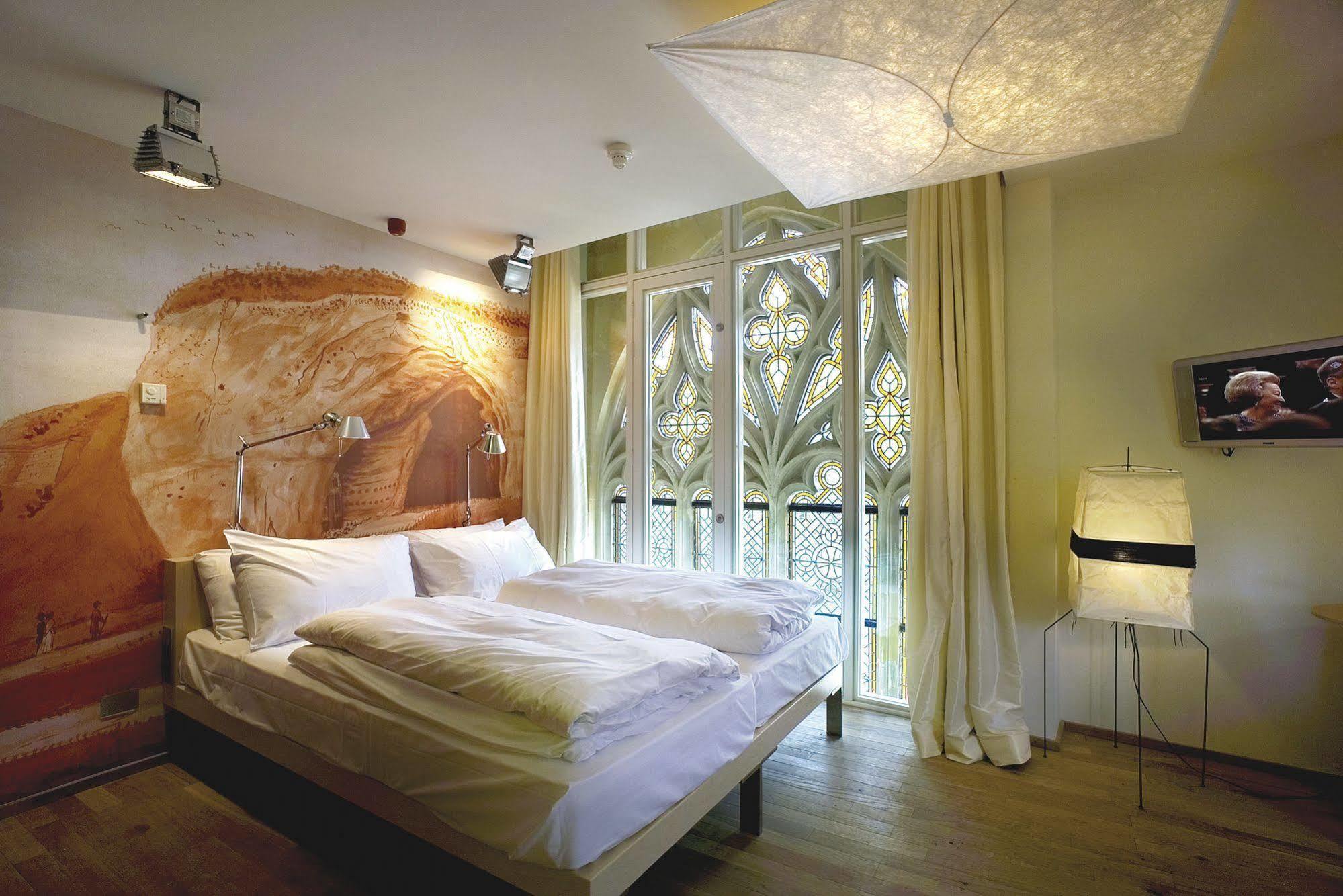 Kruisherenhotel Maastricht - Oostwegel Collection, Member Of Design Hotels Eksteriør bilde A room at the Hotel